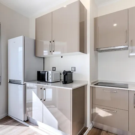 #379 Sunny Corner Apartment *